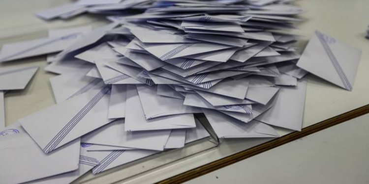 Η ΜΑΧΗ ΓΙΑ ΤΑ ΚΟΜΜΑΤΑ ΣΤΗΝ Α ΑΘΗΝΩΝ Η ΜΑΧΗ ΓΙΑ ΤΑ ΚΟΜΜΑΤΑ ΣΤΗΝ Α ΑΘΗΝΩΝ