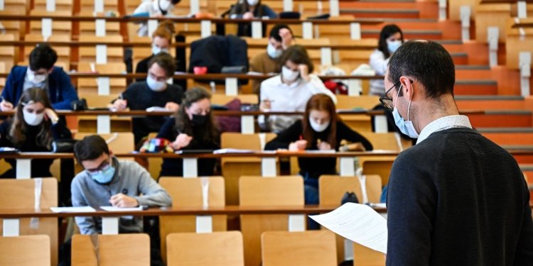 ΕΡΧΕΤΑΙ ΘΥΕΛΛΑ ΣΤΑ ΠΑΝΕΠΙΣΤΗΜΙΑ