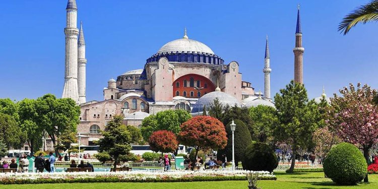 Ελ. Βόζεμπεργκ: Ερώτηση προς Κομισιόν «για την προστασία του χαρακτήρα της Αγίας Σοφίας».