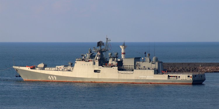 ΟΙ ΑΝΑΛΥΤΕΣ ΤΟΥ ΠΕΝΤΑΓΩΝΟΥ ΒΛΕΠΟΥΝ ΕΝΤΑΣΗ . ΟΙ ΑΝΑΛΥΤΕΣ ΤΟΥ ΠΕΝΤΑΓΩΝΟΥ ΒΛΕΠΟΥΝ ΕΝΤΑΣΗ .