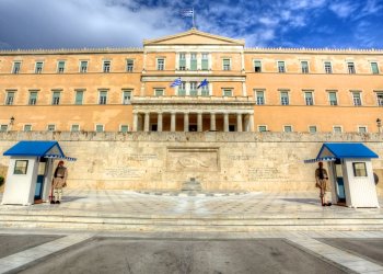 ΤΟ ΑΠΡΟΒΛΕΠΤΟ ΠΟΛΙΤΙΚΟ ΣΚΗΝΙΚΟ