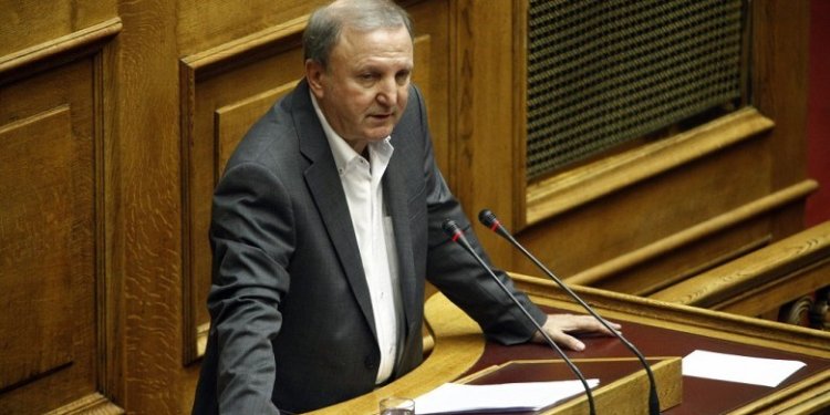 ΑΠΟΧΩΡΕΙ Ο ΣΑΚΗΣ ΠΑΠΑΔΟΠΟΥΛΟΣ