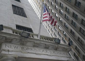 Κλείσιμο με πτώση στη Γουόλ Στριτ