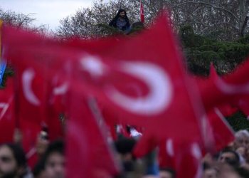 Ο Κιλιτσντάρογλου ανεβάζει τους τόνους σε θέματα προσφύγων και τρομοκρατίας