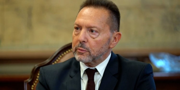 ΤΙ ΒΛΕΠΕΙ Ο ΣΤΟΥΡΝΑΡΑΣ