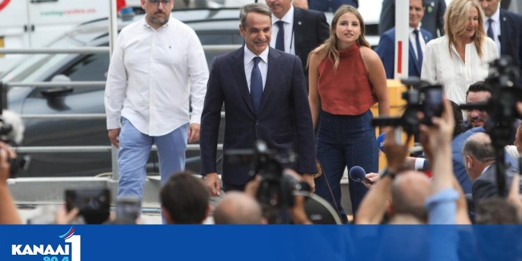 Στην Πειραιώς ο Κ. Μητσοτάκης πριν τα exit polls Στην Πειραιώς ο Κ. Μητσοτάκης πριν τα exit polls