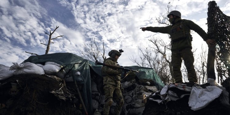 Το Κίεβο παρουσίασε αποδεικτικά στοιχεία ότι η Ρωσία έπληξε το Χάρκοβο με βορειοκορεατικούς πυραύλους Το Κίεβο παρουσίασε αποδεικτικά στοιχεία ότι η Ρωσία έπληξε το Χάρκοβο με βορειοκορεατικούς πυραύλους