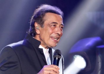 «Μωρό μου καλησπέρα»: Το τηλεφώνημα της επίμονης θαυμάστριας που γέννησε ένα από τα μεγαλύτερα σουξέ του Αντύπα