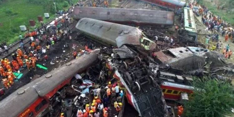 Απίστευτη τραγωδία στην Ινδία: Τους 288 έχουν φτάσει οι νεκροί από τη σύγκρουση τρένων Απίστευτη τραγωδία στην Ινδία: Τους 288 έχουν φτάσει οι νεκροί από τη σύγκρουση τρένων