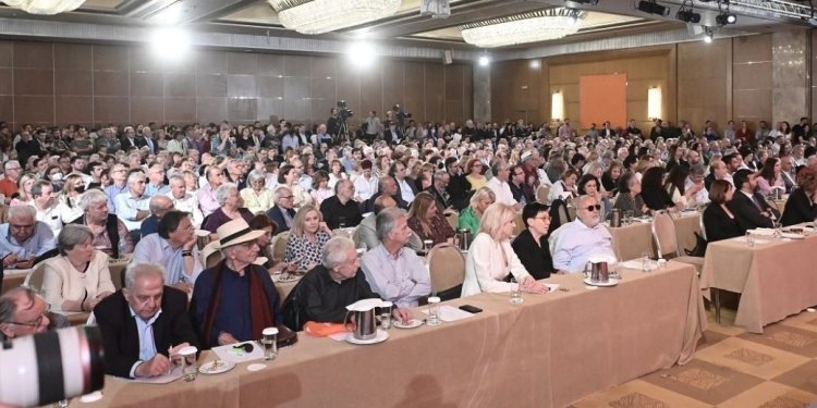 Συνεδριάζουν οι «φυλές» του ΣΥΡΙΖΑ – Σε θέση μάχης για την επόμενη μέρα Συνεδριάζουν οι «φυλές» του ΣΥΡΙΖΑ – Σε θέση μάχης για την επόμενη μέρα