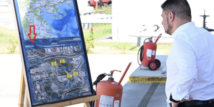 Οργή Αντιπολίτευσης για τα απόρρητα που έδωσε «στη φόρα» ο Ν. Χαρδαλιάς: «Σοβαρή και επικίνδυνη παραβίαση» – Σαμπάνιες άνοιξαν οι Τούρκοι για τον απόρρητο χάρτη Οργή Αντιπολίτευσης για τα απόρρητα που έδωσε «στη φόρα» ο Ν. Χαρδαλιάς: «Σοβαρή και επικίνδυνη παραβίαση» – Σαμπάνιες άνοιξαν οι Τούρκοι για τον απόρρητο χάρτη