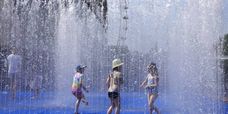Καύσωνας Κλέων: Έως τους 41 ο υδράργυρος σήμερα – Τηλεργασία και ευέλικτο ωράριο