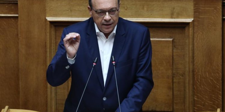 Έλεγχο των κινητών όλων των Βουλευτών ζήτησε ο Σωκράτης Φάμελλος μετά τις αποκαλύψεις για τις υποκλοπές