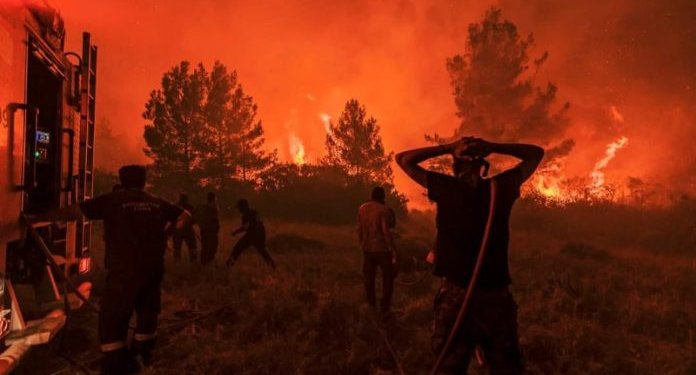 Η κόλαση συνεχίζεται στη Μαγνησία: Μήνυμα από το 112 για εκκένωση της περιοχής Καστράκι