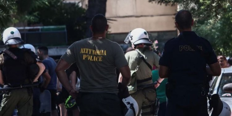 Βίαιη έξωση στα Άνω Πατήσια: «Θα καλύψω εγώ το ποσό!» – Κρατική αναλγησία Vs Άνθρωποι