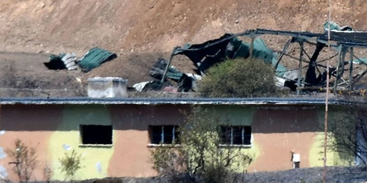 Εικόνες καταστροφής από την έκρηξη στην αποθήκη πυρομαχικών στη Νέα Αγχίαλο Εικόνες καταστροφής από την έκρηξη στην αποθήκη πυρομαχικών στη Νέα Αγχίαλο