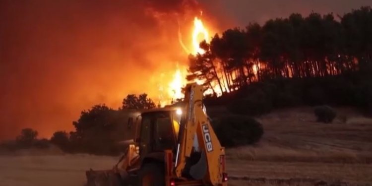 Άρθρο e-evros.gr – Ο Έβρος καίγεται και τα ΜΜΕ της Αθήνας «χτενίζονται». Άρθρο e-evros.gr – Ο Έβρος καίγεται και τα ΜΜΕ της Αθήνας «χτενίζονται».