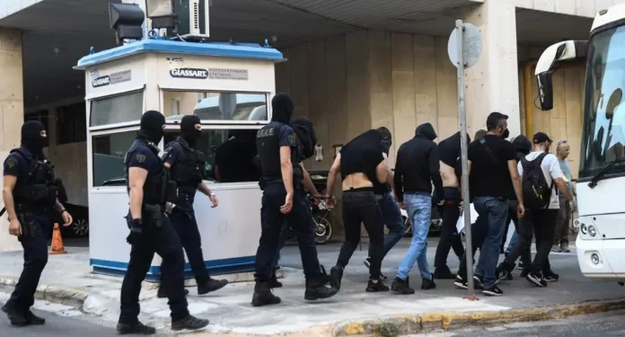 Νέα Φιλαδέλφεια: Προφυλακίστηκαν ακόμα 27 χούλιγκαν – Και Ελληνας ανάμεσά τους Νέα Φιλαδέλφεια: Προφυλακίστηκαν ακόμα 27 χούλιγκαν – Και Ελληνας ανάμεσά τους