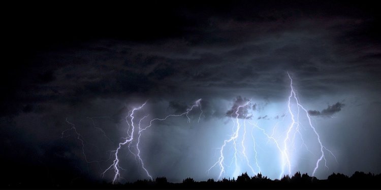 Ξηρή καταιγίδα: Το ακραίο φαινόμενο που έπληξε την Αττική – Πώς δημιουργείται