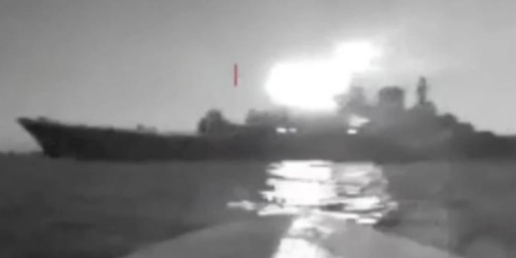 Η Μόσχα απειλεί με σκληρά αντίποινα μετά τα ουκρανικά χτυπήματα σε ρωσικά πλοία στη Μαύρη Θάλασσα Η Μόσχα απειλεί με σκληρά αντίποινα μετά τα ουκρανικά χτυπήματα σε ρωσικά πλοία στη Μαύρη Θάλασσα