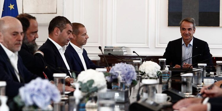 Κυριάκος Μητσοτάκης: Σύσκεψη με πρόεδρο UEFA, Μαρινάκη, Αλαφούζο, Μελισσανίδη και εκπρόσωπο Σαββίδη Κυριάκος Μητσοτάκης: Σύσκεψη με πρόεδρο UEFA, Μαρινάκη, Αλαφούζο, Μελισσανίδη και εκπρόσωπο Σαββίδη