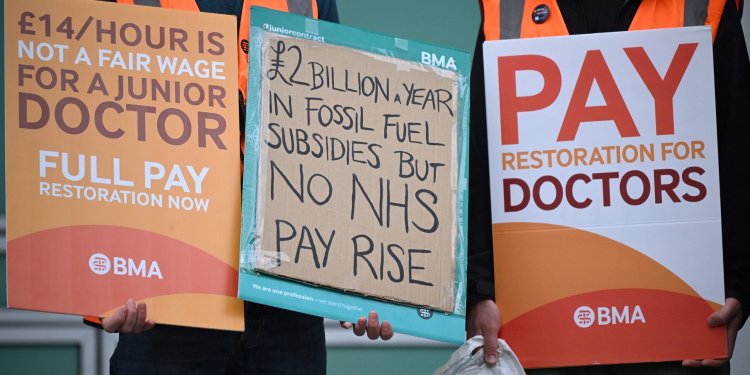 Βρετανία: Στο υψηλότερο επίπεδο συναγερμού το NHS στο Ντέβον Βρετανία: Στο υψηλότερο επίπεδο συναγερμού το NHS στο Ντέβον