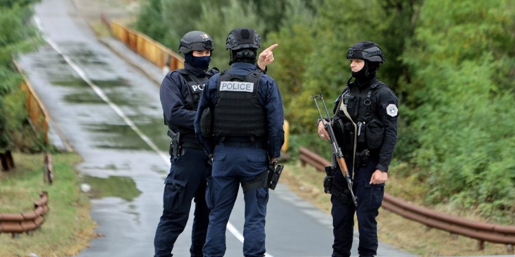 Σερβία-Κόσοβο: Τέσσερεις οι νεκροί Σέρβοι από τις χθεσινές ένοπλες συγκρούσεις στο βόρειο Κόσοβο Σερβία-Κόσοβο: Τέσσερεις οι νεκροί Σέρβοι από τις χθεσινές ένοπλες συγκρούσεις στο βόρειο Κόσοβο