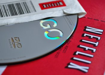 Τέλος εποχής για το Netflix: Σταματάει η υπηρεσία ενοικίασης DVD
