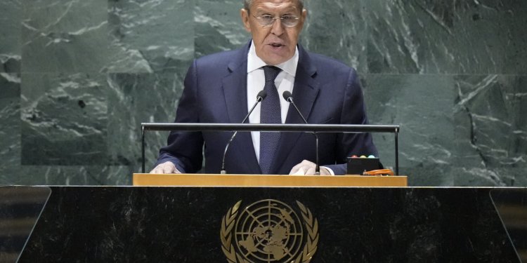 Λαβρόφ: Η Αρμενία και το Αζερμπαϊτζάν διευθέτησαν τη διαμάχη για το Καραμπάχ Λαβρόφ: Η Αρμενία και το Αζερμπαϊτζάν διευθέτησαν τη διαμάχη για το Καραμπάχ