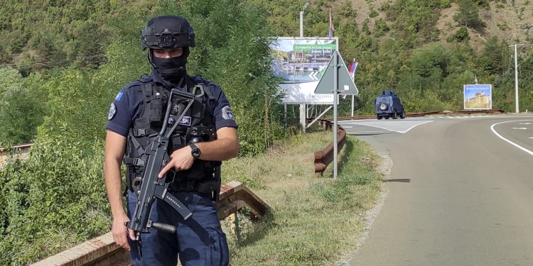 Β. Κόσοβο: «Υπό έλεγχο» η πολιορκία στο μοναστήρι όπου είχαν ταμπουρωθεί ένοπλοι άνδρες – Τέσσερις νεκροί Β. Κόσοβο: «Υπό έλεγχο» η πολιορκία στο μοναστήρι όπου είχαν ταμπουρωθεί ένοπλοι άνδρες – Τέσσερις νεκροί