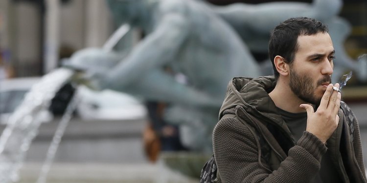 Βρετανία: Σταδιακή καθολική απαγόρευση του καπνίσματος εξετάζει ο Ρίσι Σούνακ Βρετανία: Σταδιακή καθολική απαγόρευση του καπνίσματος εξετάζει ο Ρίσι Σούνακ