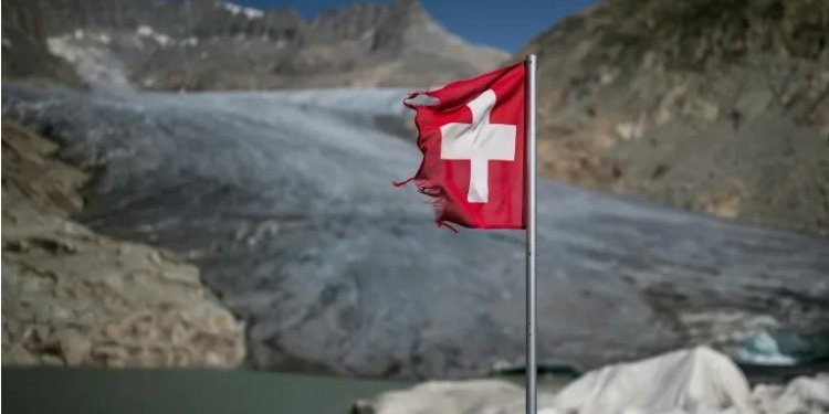 Έρευνα: Δύο «καταστροφικά» χρόνια λιώνουν το 10% του όγκου των ελβετικών παγετώνων Έρευνα: Δύο «καταστροφικά» χρόνια λιώνουν το 10% του όγκου των ελβετικών παγετώνων