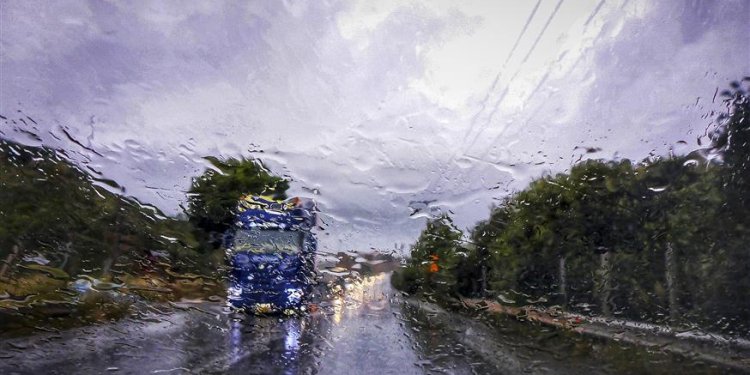 Νέα επιδείνωση του καιρού την Τετάρτη – Αναβάθμιση της επικινδυνότητας των φαινομένων