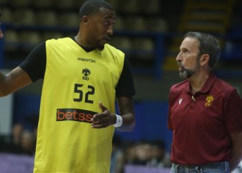 AEK: Με κόσμο η παρουσίαση της νέας φανέλας