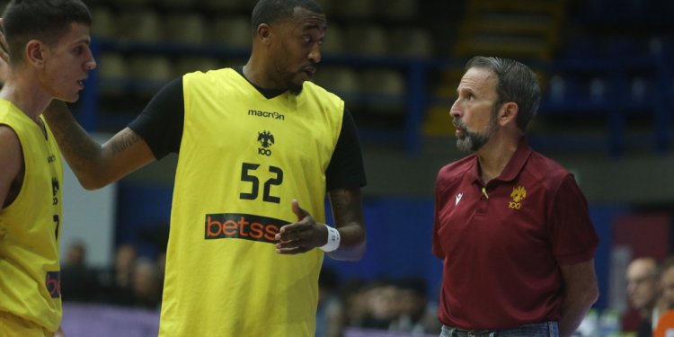 AEK: Με κόσμο η παρουσίαση της νέας φανέλας