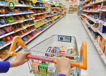 Μέσα στον Οκτώβριο η ενεργοποίηση των μέτρων κατά της ακρίβειας που ψήφισε η Βουλή