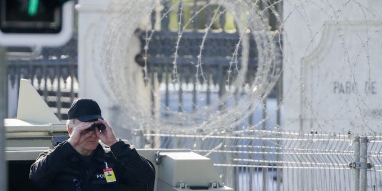 Ελβετία: Αστυνομική έρευνα για τον θάνατο ενός ανθρώπου και τον τραυματισμό δύο στο Σαφχάουζεν Ελβετία: Αστυνομική έρευνα για τον θάνατο ενός ανθρώπου και τον τραυματισμό δύο στο Σαφχάουζεν