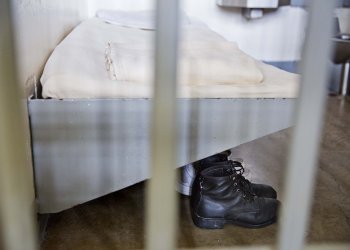 Συστηματικό ρατσισμό στις φυλακές των ΗΠΑ διαπιστώνει ο ΟΗΕ – Γυναίκες γεννούν δεμένες, άνδρες σε «σύγχρονη μορφή δουλείας»