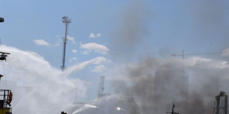 Μαζική ρωσική επίθεση με drones και πυραύλους στην Οδησσό: Κτυπήθηκαν λιμενικές εγκαταστασεις Μαζική ρωσική επίθεση με drones και πυραύλους στην Οδησσό: Κτυπήθηκαν λιμενικές εγκαταστασεις