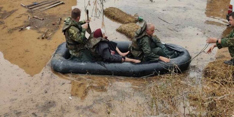 Φόβοι για εκατόμβη θυμάτων – “Υπάρχουν νεκροί” λένε οι άνθρωποι που σώθηκαν από τις πλημμύρες