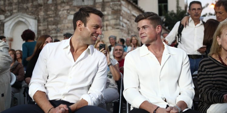 Στέφανος Κασσελάκης: Παντρεύεται αύριο Πέμπτη στις ΗΠΑ το σύντροφό του Τάιλερ Μάκμπεθ