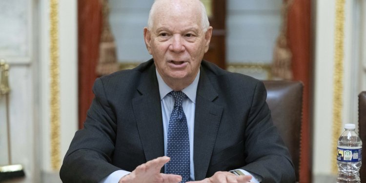 ΗΠΑ: Ο γερουσιαστής Μπεν Κάρντιν εμπόδισε την εκταμίευση μέρους της στρατιωτικής βοήθειας στην Αίγυπτο ΗΠΑ: Ο γερουσιαστής Μπεν Κάρντιν εμπόδισε την εκταμίευση μέρους της στρατιωτικής βοήθειας στην Αίγυπτο