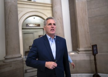CNN: Ο Κέβιν Μακάρθι θα παραιτηθεί από το βουλευτικό αξίωμα πριν από τη λήξη της θητείας του
