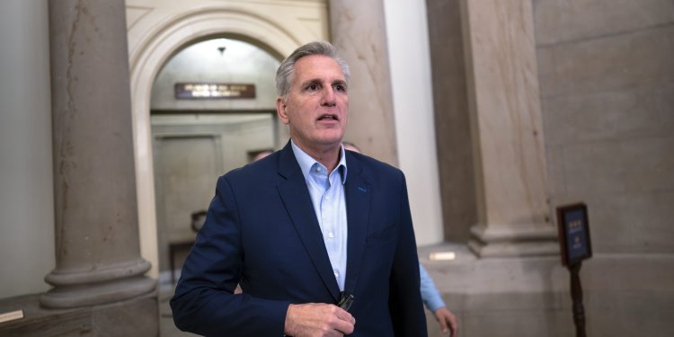 CNN: Ο Κέβιν Μακάρθι θα παραιτηθεί από το βουλευτικό αξίωμα πριν από τη λήξη της θητείας του