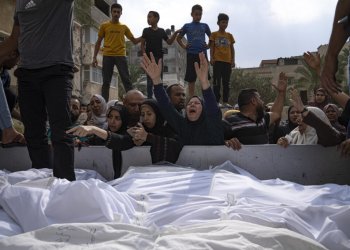 Απόγνωση από Ισραηλινούς και Παλαιστινίους – «Φτάνει, είμαι 55 χρονών και έχω περάσει όλη μου τη ζωή από τον έναν πόλεμο στον άλλον»