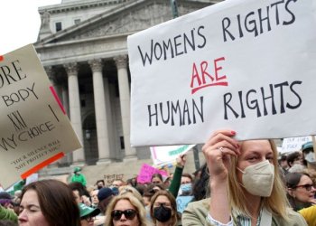 Γαλλία: Κατοχυρώνεται Συνταγματικά το δικαίωμα στην άμβλωση