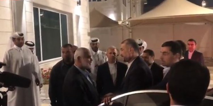 Κατάρ: Συνάντηση με τον ηγέτη της Χαμάς είχε ο υπουργός Εξωτερικών του Ιράν – Θερμός ο εναγκαλισμός μεταξύ των δύο Κατάρ: Συνάντηση με τον ηγέτη της Χαμάς είχε ο υπουργός Εξωτερικών του Ιράν – Θερμός ο εναγκαλισμός μεταξύ των δύο