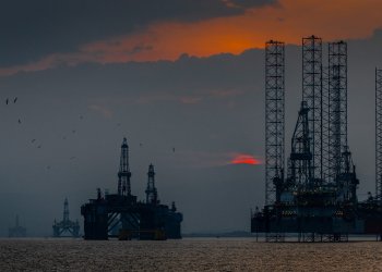 Ένθετο Οικονομία: Βαριά η σκιά των εχθροπραξιών στη Λωρίδα της Γάζας στις διεθνείς τιμές πετρελαίου και φυσικού αερίου