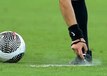 Γιατί δεν βάζει η Superleague κάμερες στα αποδυτήρια των διαιτητών;