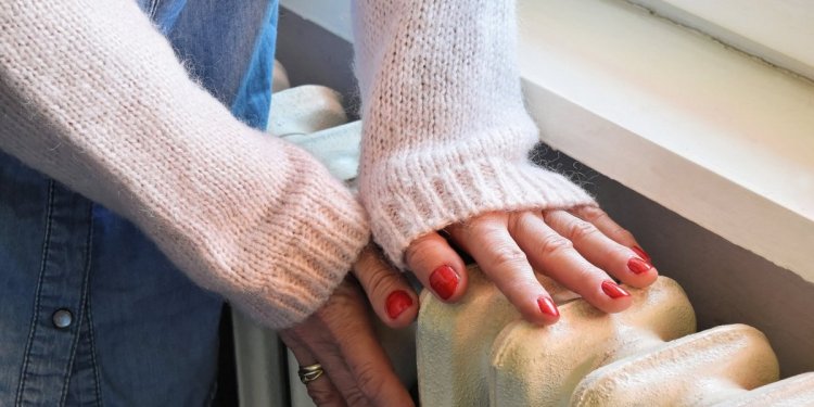 Επίδομα θέρμανσης και για όσους ζεσταίνονται με ηλεκτρικό ρεύμα – Δύο προσεγγίσεις για την καταβολή του